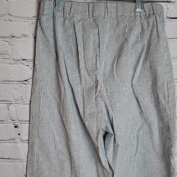 Forever 21 Stripped Pants - Picture 3 of 8